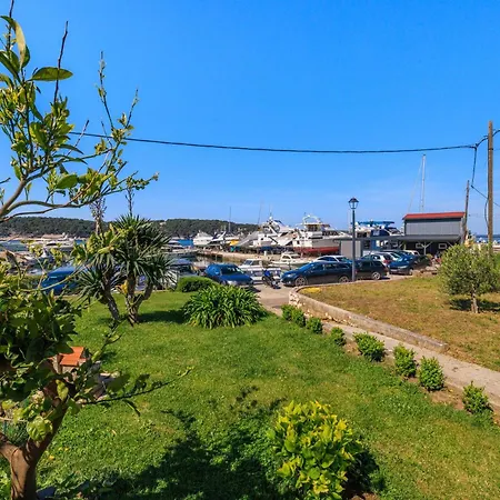Apartman Near The Sea Barbat *