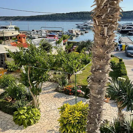 Near The Sea Barbat Apartment *