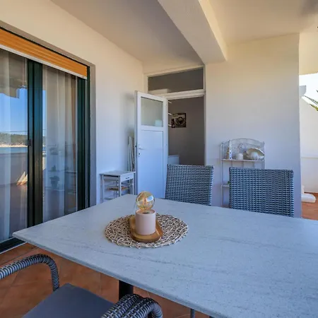 Near The Sea Barbat *