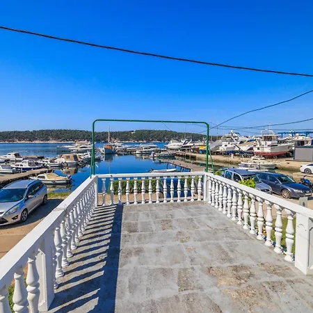 Apartment Near The Sea Barbat