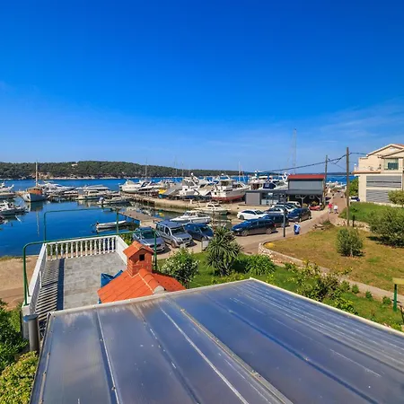 Near The Sea Barbat *