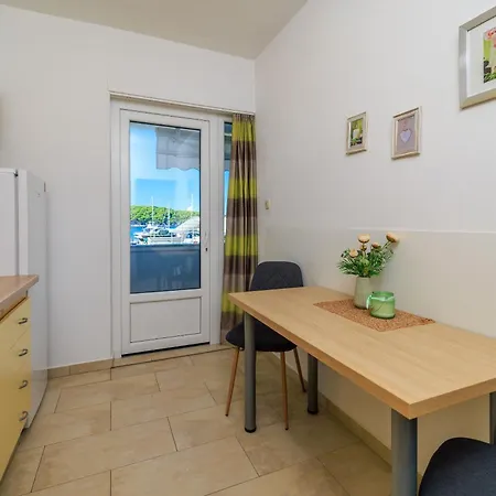 Near The Sea Barbat *