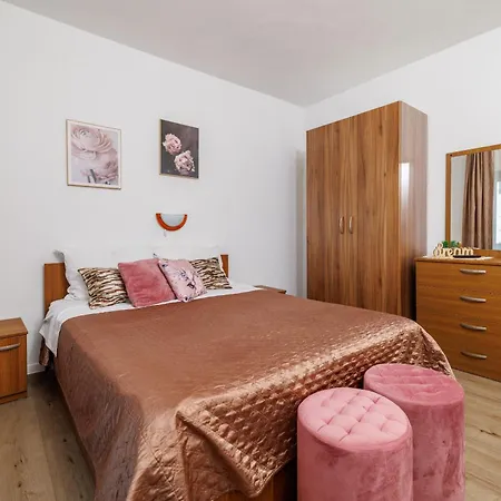 Near The Sea Barbat *